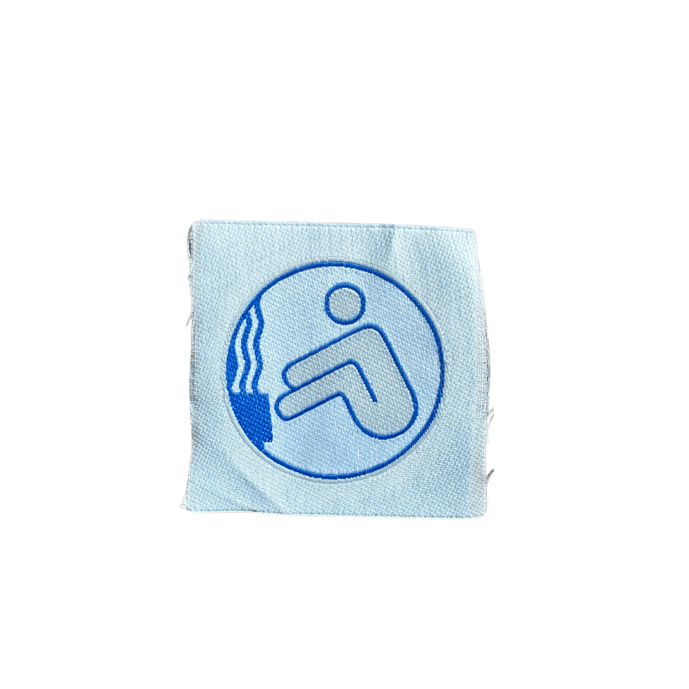 Schwimmabzeichen in Silber als Stoffabzeichen – blauer Schwimmer mit Wellenmotiv, rundes Aufnäh-Abzeichen für Kinder und Jugendliche