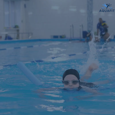 Video über die Vorteile von AquaFit Schwimmschule: Professionelle Schwimmkurse für Kinder. Highlights des Programms und individuelle Betreuung durch erfahrene Schwimmlehrer.